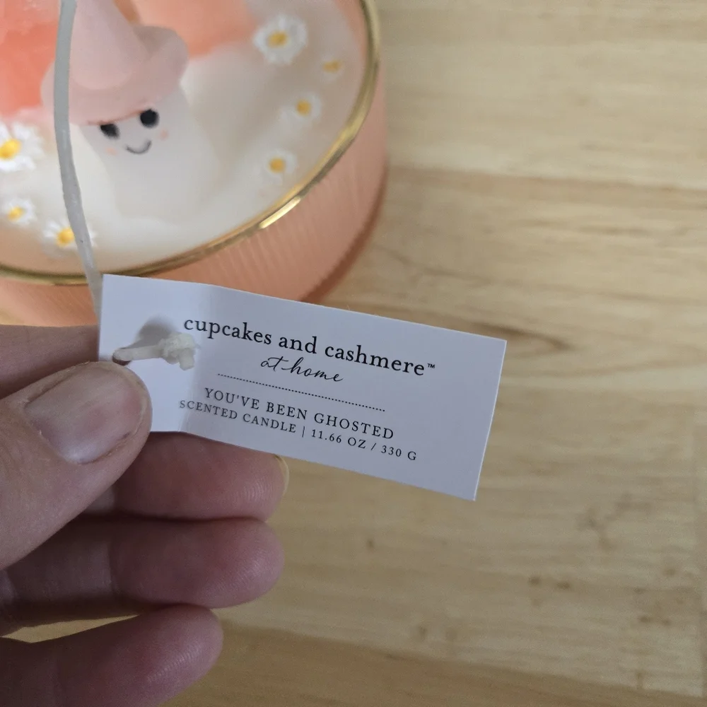 Cupcakes & Cashmere ghost Candle - Picture 2 of 4